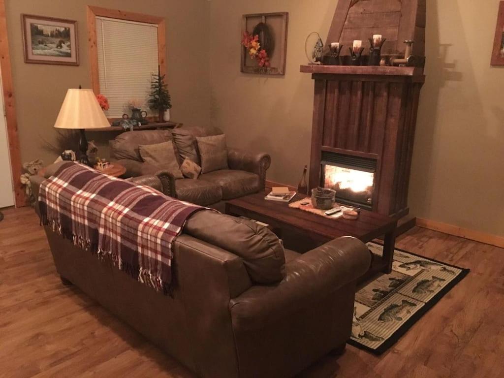 Ferienhaus Gas Fireplace, Firepit, And Cedar Adirondack Chair