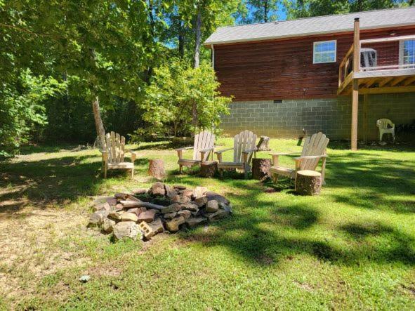 Ferienhaus Gas Fireplace, Firepit, And Cedar Adirondack Chair *